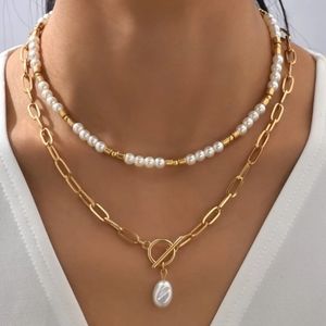 2pcs Gold Faux Pearl Charm Buckle Necklace